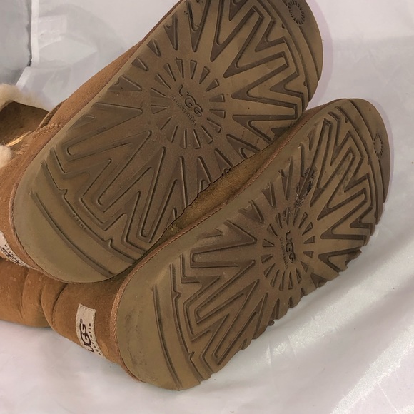 UGG Tan Suede Women’s Booties Size 6 - Picture 6 of 11
